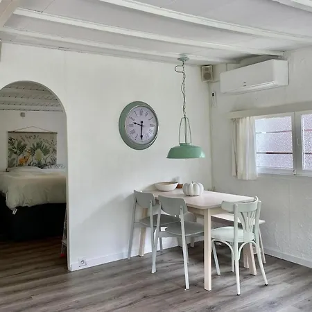 Furnished Sint Maartenszee 펜션 *
