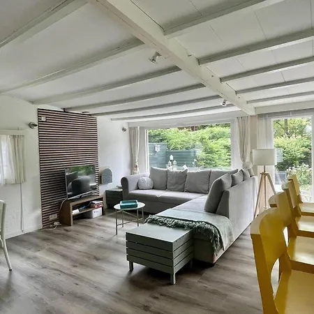 Furnished Sint Maartenszee 펜션 *
